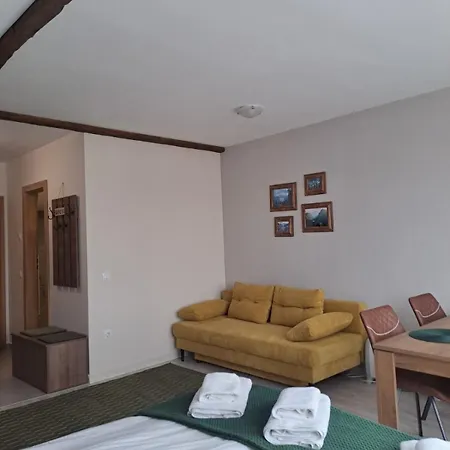 Large With View In Gardens *