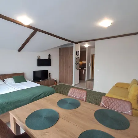 Large With View In Gardens *